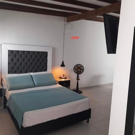 Vip Apartasuites Rosales Medellín Buitenkant foto