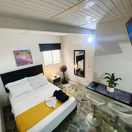 Vip Apartasuites Rosales Medellín Buitenkant foto