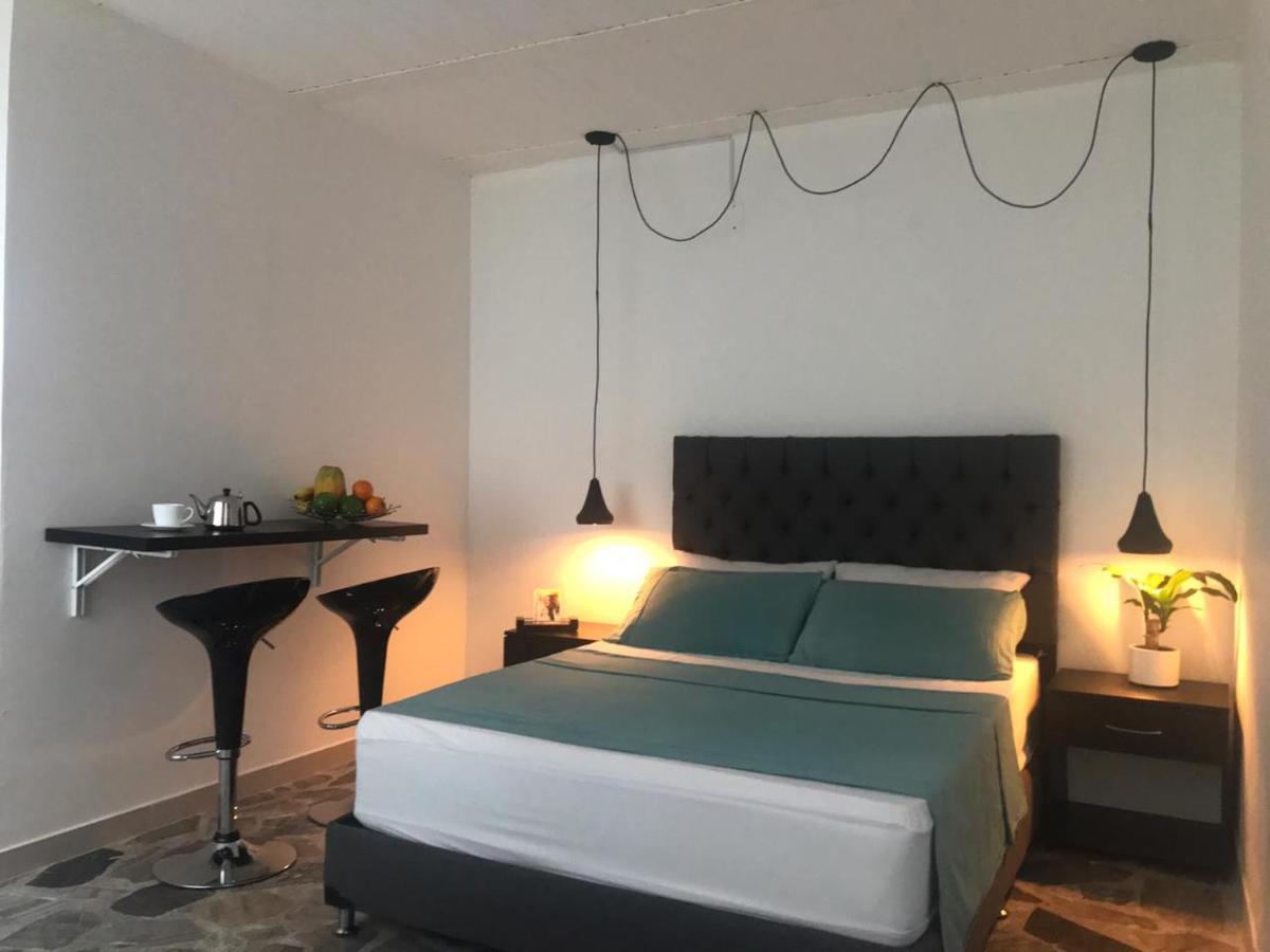 Vip Apartasuites Rosales Medellín Buitenkant foto