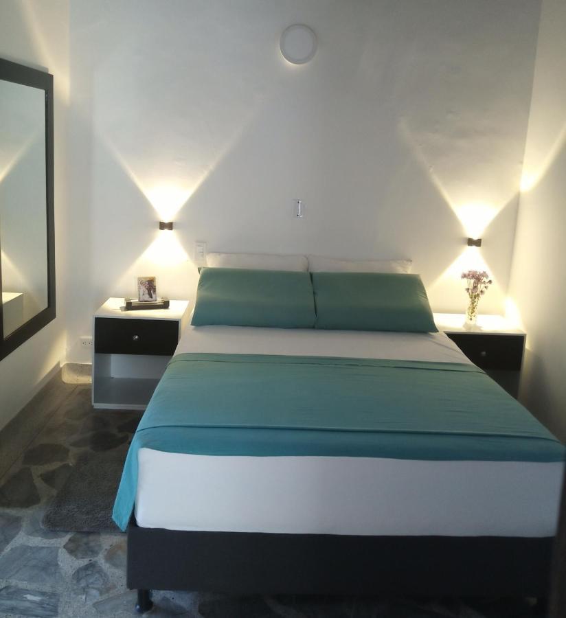 Vip Apartasuites Rosales Medellín Buitenkant foto