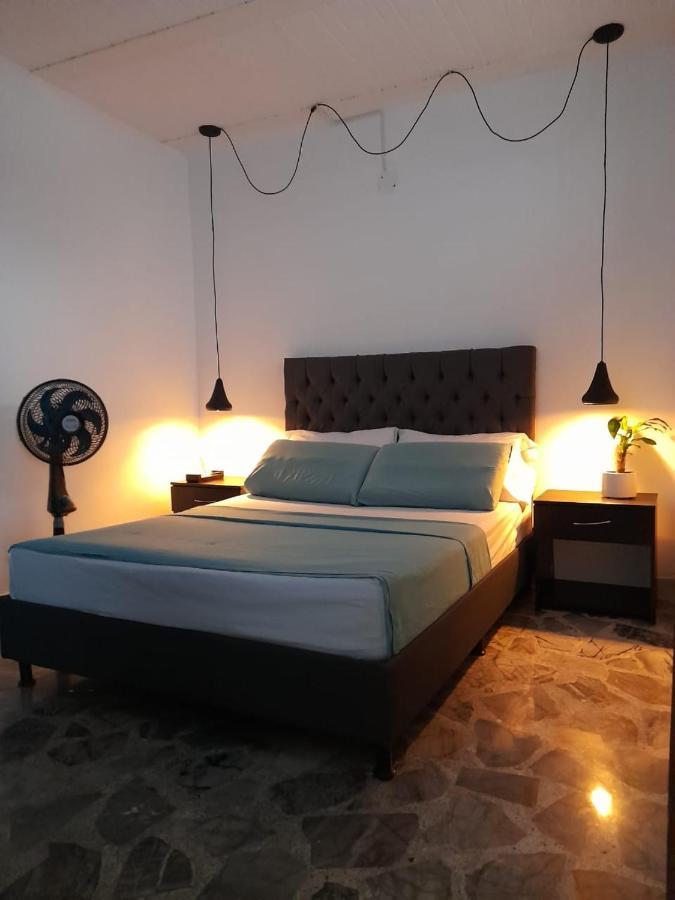 Vip Apartasuites Rosales Medellín Buitenkant foto