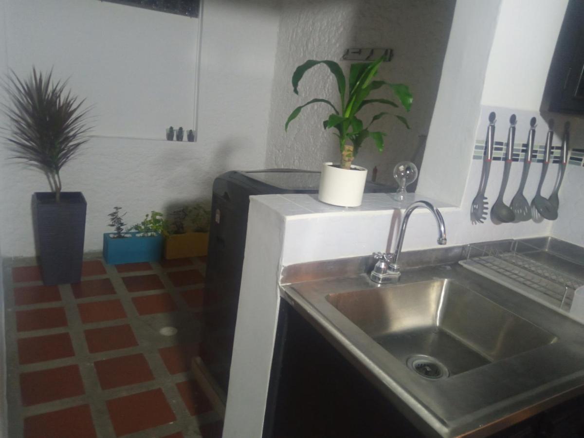 Vip Apartasuites Rosales Medellín Buitenkant foto