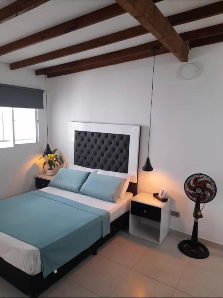 Vip Apartasuites Rosales Medellín Buitenkant foto
