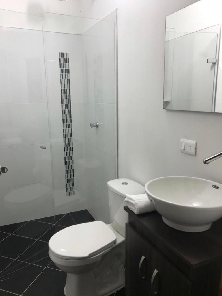 Vip Apartasuites Rosales Medellín Buitenkant foto