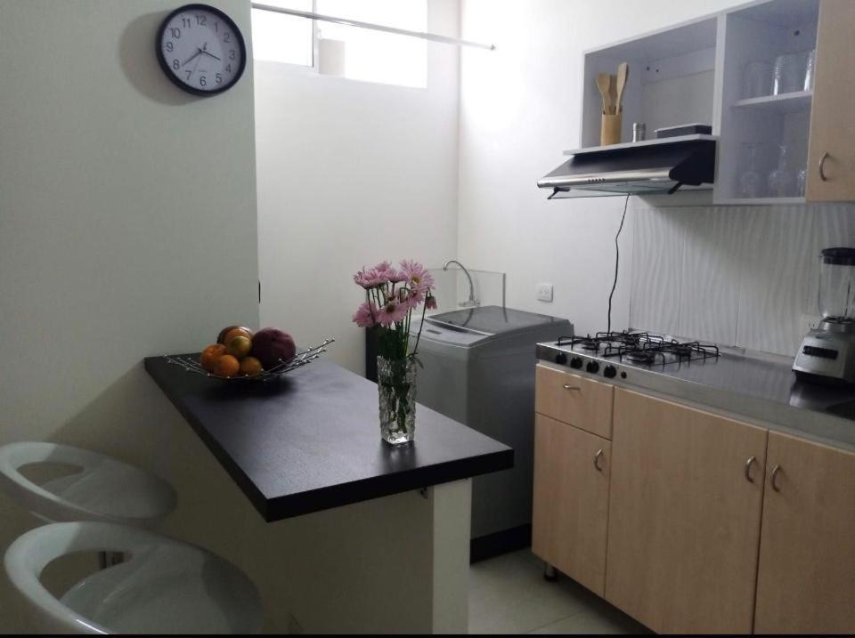 Vip Apartasuites Rosales Medellín Buitenkant foto